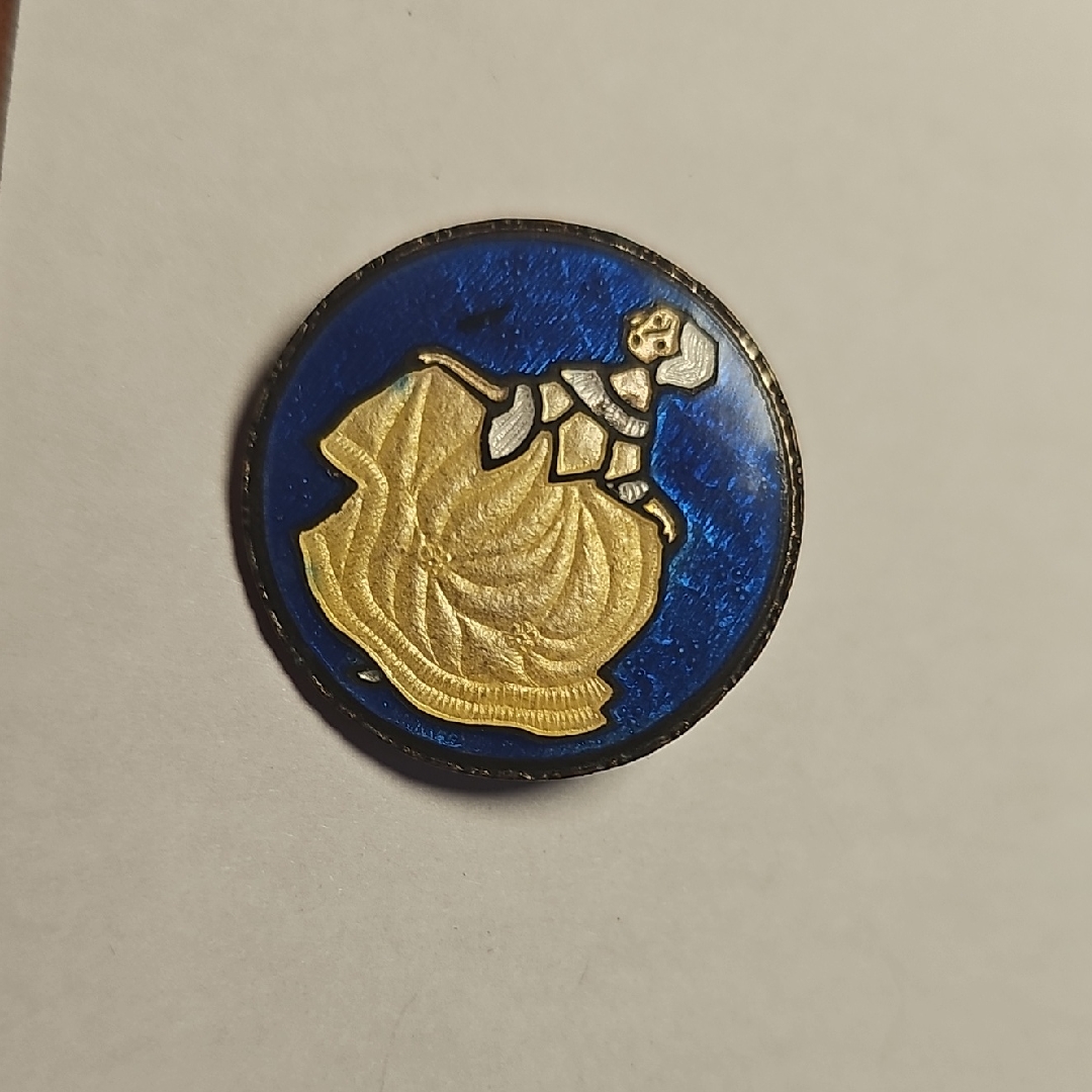 Guilloche Lady Pin